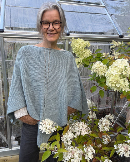 Venne Poncho er enkel å strikke seg. 